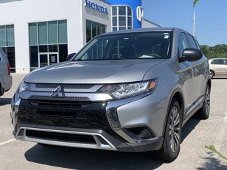 Used 2020 Mitsubishi Outlander ES image 1
