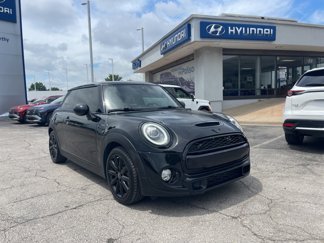 Used 2019 MINI Cooper S image 1