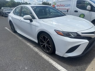 Used 2020 Toyota Camry SE image 1