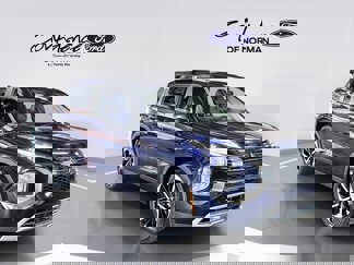 Used 2024 Mitsubishi Outlander SE image 1