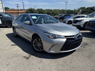 Used 2015 Toyota Camry SE image 1
