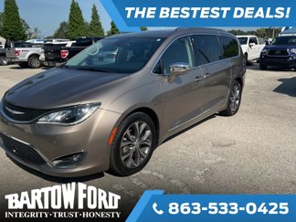Used 2017 Chrysler Pacifica Limited image 1