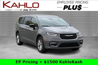New 2025 Chrysler Pacifica Select image 1