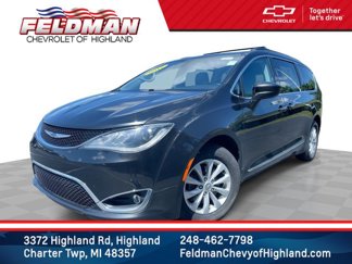 Used 2017 Chrysler Pacifica Touring-L image 1