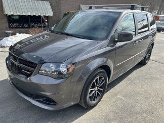 Used 2017 Dodge Grand Caravan SE image 1