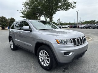 Used 2021 Jeep Grand Cherokee Laredo image 1