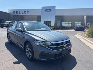 Used 2024 Volkswagen Jetta SE image 1