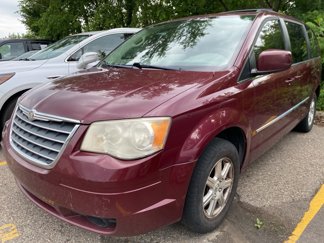 Used 2009 Chrysler Town & Country Touring image 1