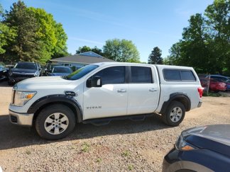 Used 2017 Nissan Titan SV image 1