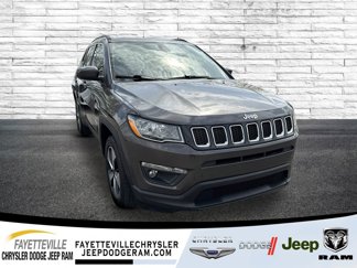 Used 2017 Jeep Compass Latitude w/ Popular Equipment Group image 1