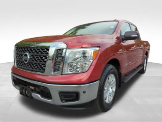 Used 2018 Nissan Titan SV image 1