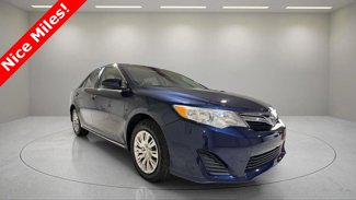 Used 2014 Toyota Camry LE image 1