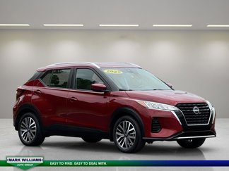 Used 2022 Nissan Kicks SV image 1