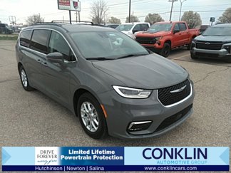 Used 2022 Chrysler Pacifica Touring-L image 1