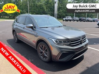 Used 2022 Volkswagen Tiguan SE image 1