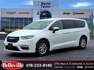 Used 2023 Chrysler Pacifica Touring-L image 1