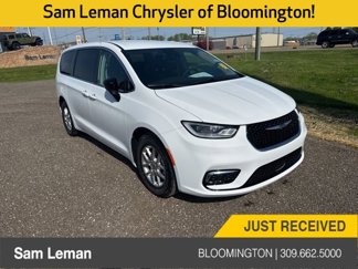 Used 2024 Chrysler Pacifica Touring-L image 1