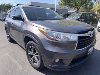 Used 2016 Toyota Highlander XLE image 1