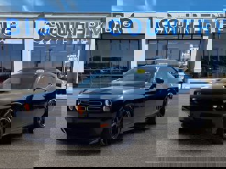 Used 2016 Dodge Challenger SXT image 1