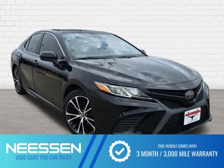 Used 2019 Toyota Camry SE image 1