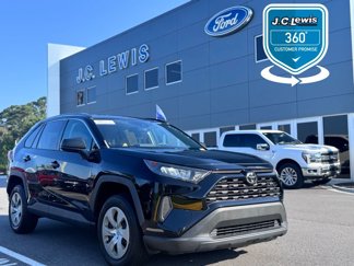 Used 2020 Toyota RAV4 LE image 1