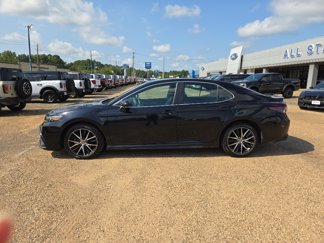 Used 2024 Toyota Camry SE video 2