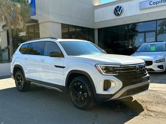 New 2025 Volkswagen Atlas Peak Edition SE image 1