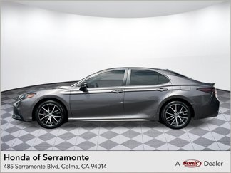 Used 2023 Toyota Camry SE image 1