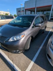 Used 2013 Toyota Sienna XLE image 1