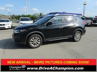Used 2018 Nissan Rogue SV image 1