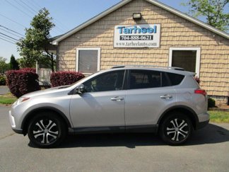 Used 2018 Toyota RAV4 LE image 1
