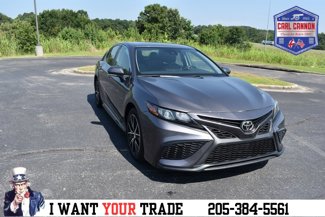 Used 2022 Toyota Camry SE image 1