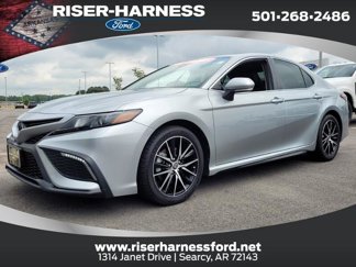 Used 2022 Toyota Camry SE image 1