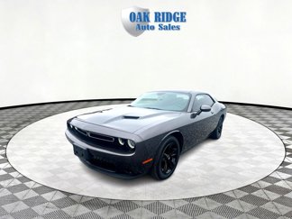 Used 2017 Dodge Challenger SXT image 1