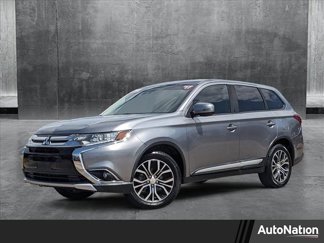 Used 2017 Mitsubishi Outlander SE image 1