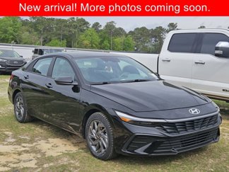 Used 2024 Hyundai Elantra SEL image 1