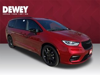 New 2025 Chrysler Pacifica Limited image 1