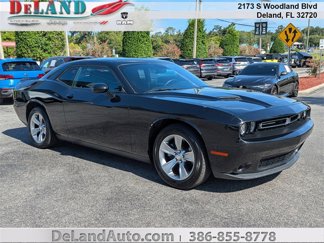 Used 2020 Dodge Challenger SXT image 1