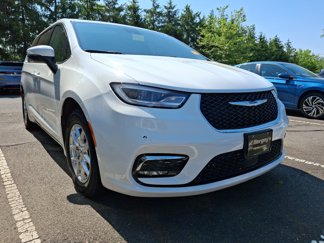 Used 2023 Chrysler Pacifica Touring-L image 1