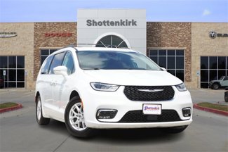 Used 2022 Chrysler Pacifica Touring-L image 1