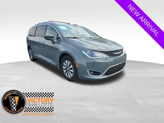 Used 2020 Chrysler Pacifica Touring-L Plus image 1