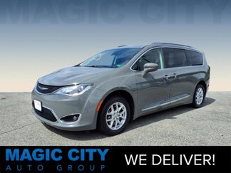 Used 2020 Chrysler Pacifica Touring-L image 1