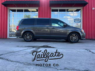 Used 2017 Dodge Grand Caravan SXT image 1
