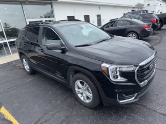 Used 2022 GMC Terrain SLE w/ Driver Convenience Package image 1