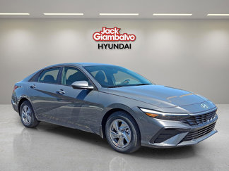 New 2025 Hyundai Elantra SE image 1