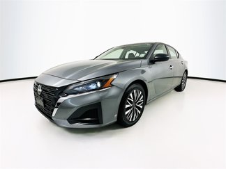 Used 2024 Nissan Altima 2.5 SV image 1