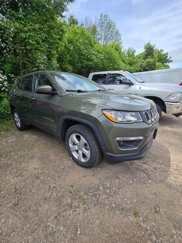 Used 2019 Jeep Compass Latitude image 1