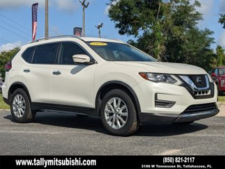 Used 2020 Nissan Rogue SV image 1