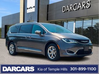 Used 2017 Chrysler Pacifica Limited w/ UConnect Theater Package image 1