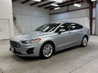 Used 2020 Ford Fusion SE image 1